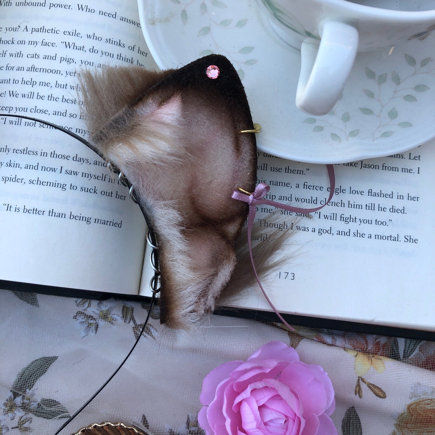 “On A Balcony” Kitten Ears (Wolfy Brown)✨🍃