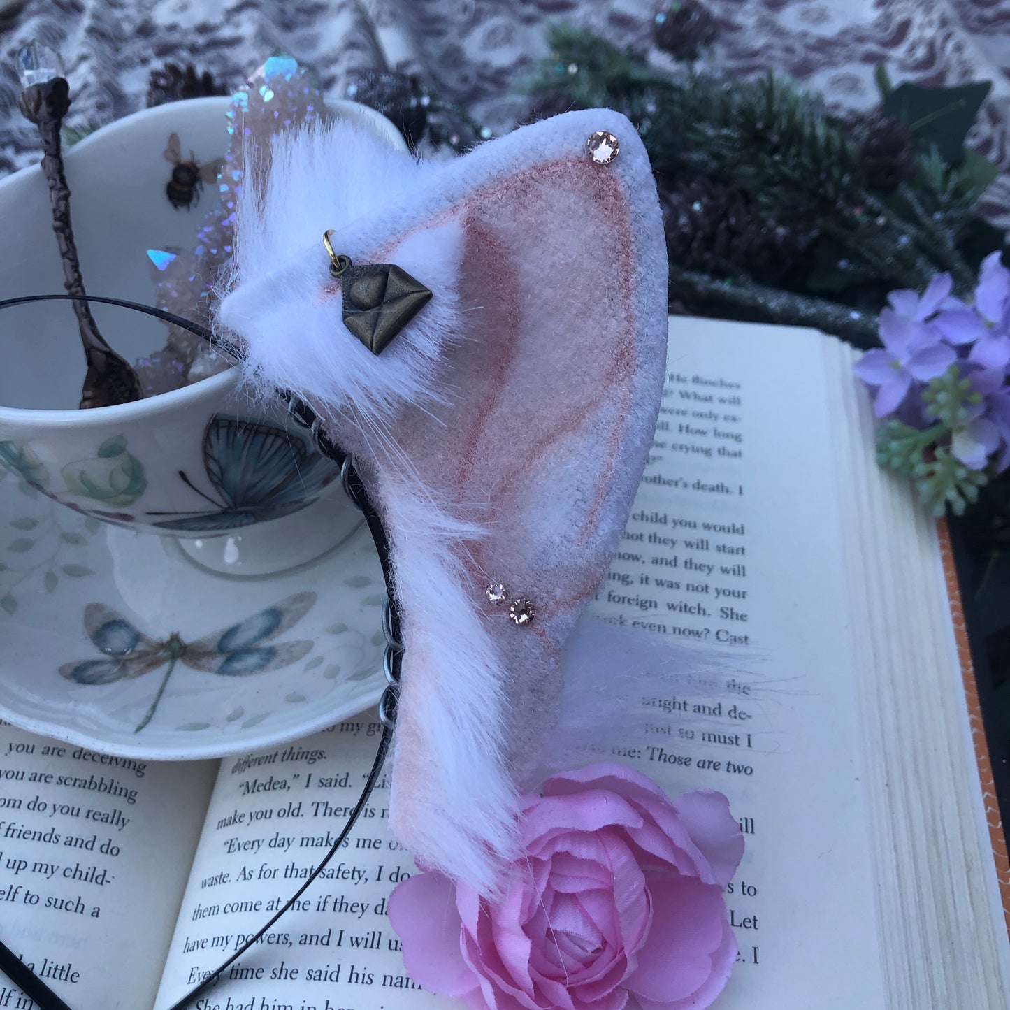 “Marjorie” Pure White Kitten Ears ✨🍃