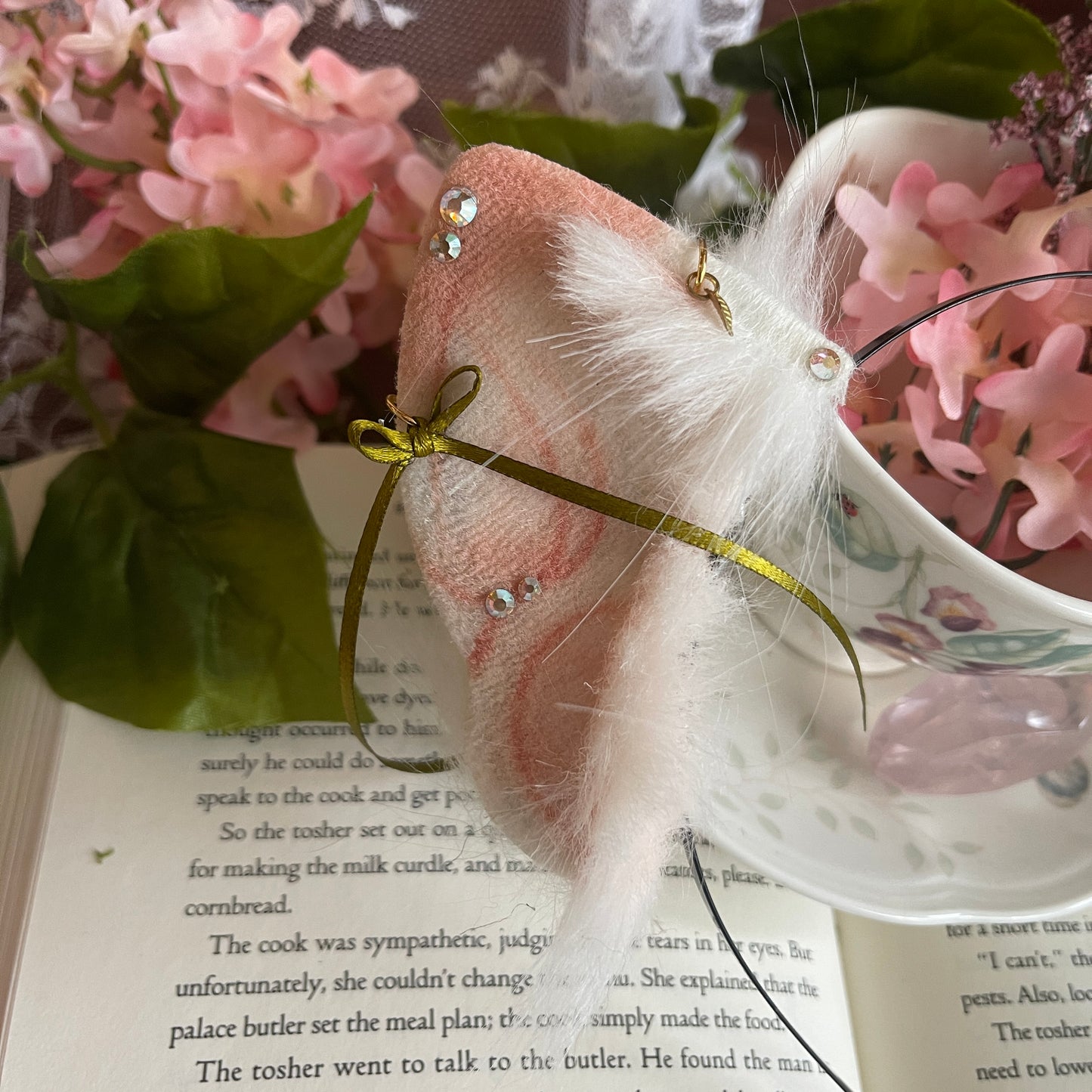 Ivory Jewel - Ivory Kitten Ears ✨🌷