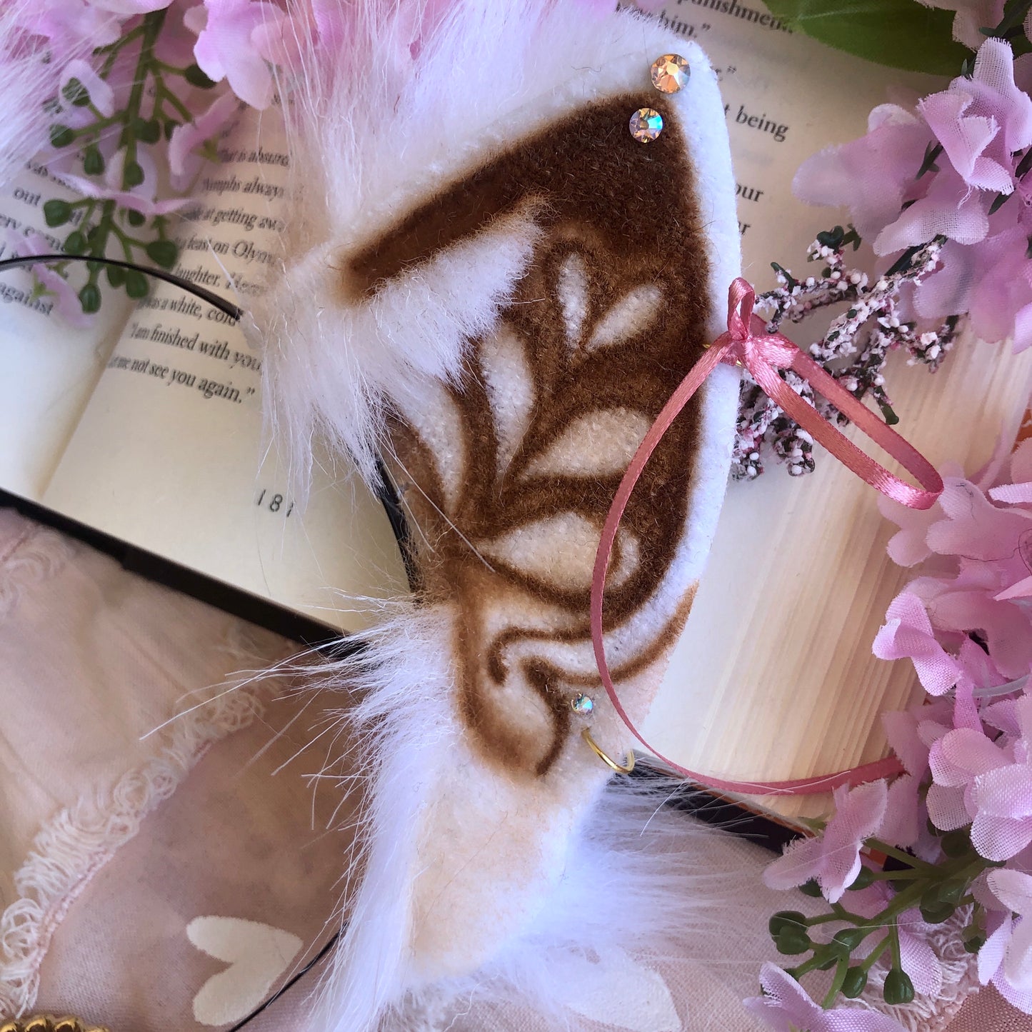 “White Chocolate Mocha” Kitten Ears ✨🌿