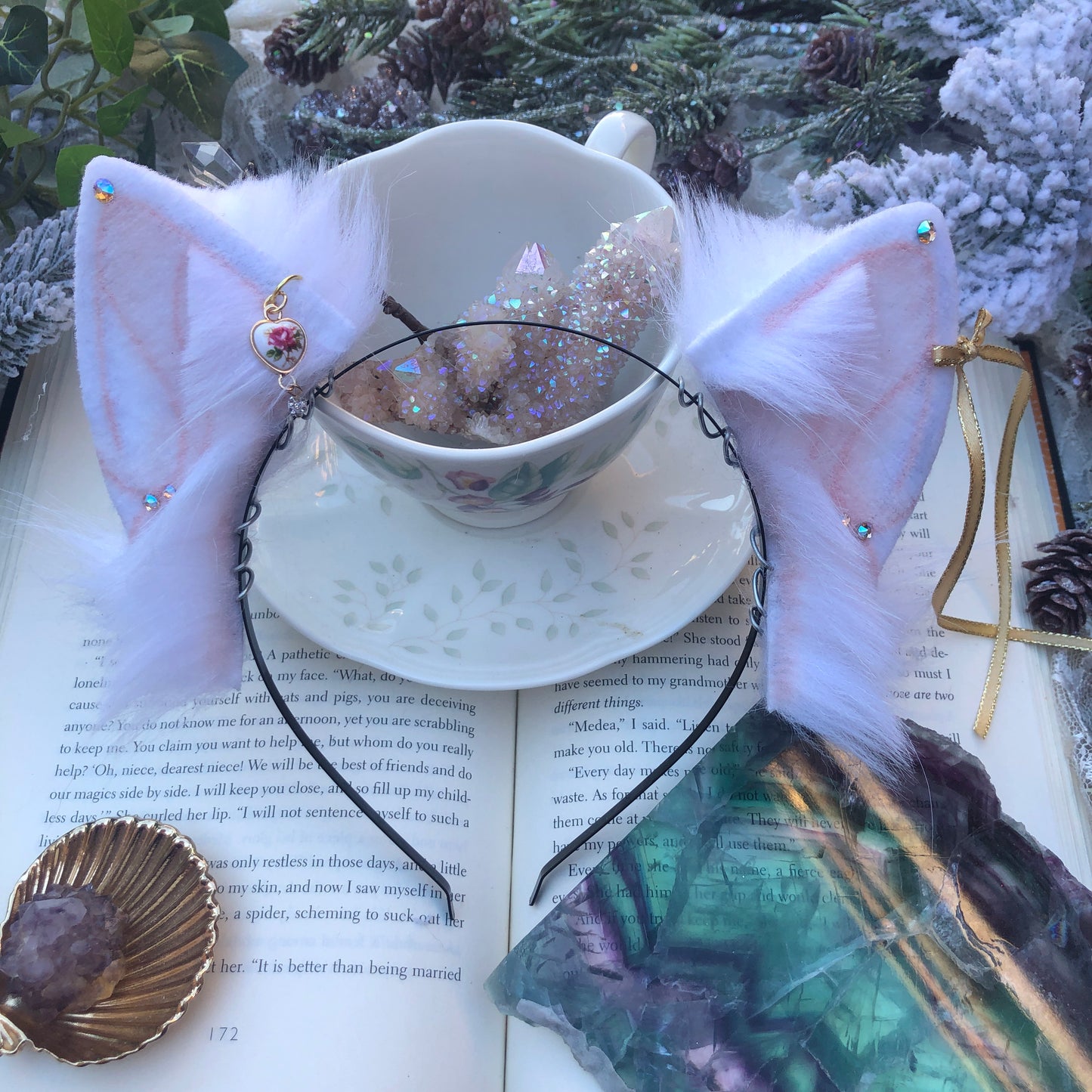 ‘Marjorie’ White Kitten Ears ✨🍃