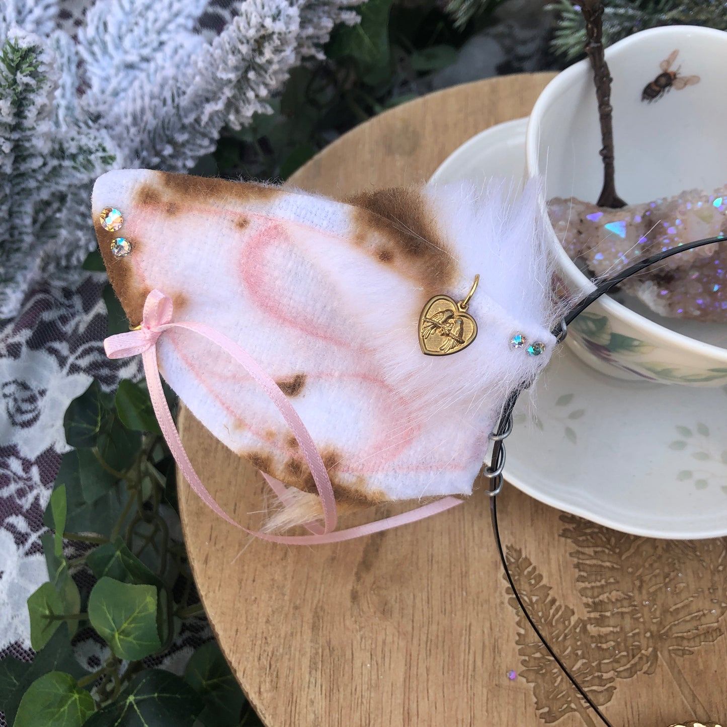 ‘Lovebird’ Piebald Fawn Ears ✨🍃